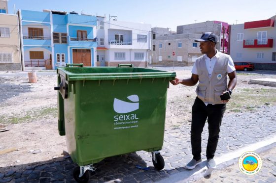 CÂMARA MUNICIPAL REFORÇA REDE DE CONTENTORES