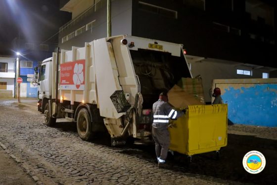RECOLHA NOTURNA DE RESÍDUOS REFORÇA A LIMPEZA URBANA